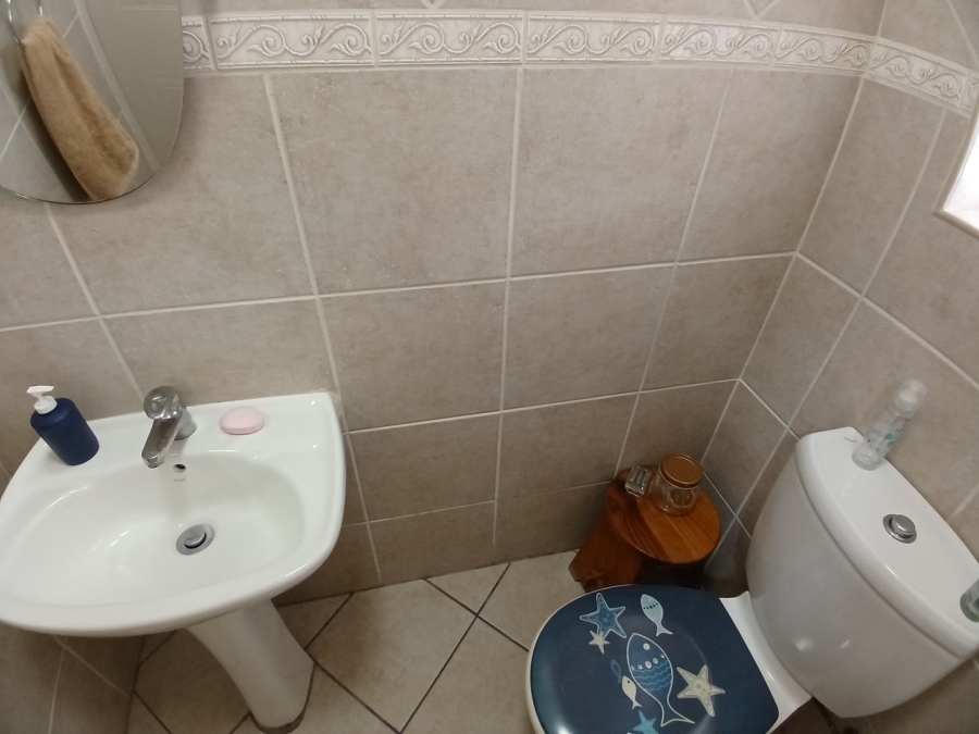 1 Bedroom Property for Sale in Reebok Western Cape